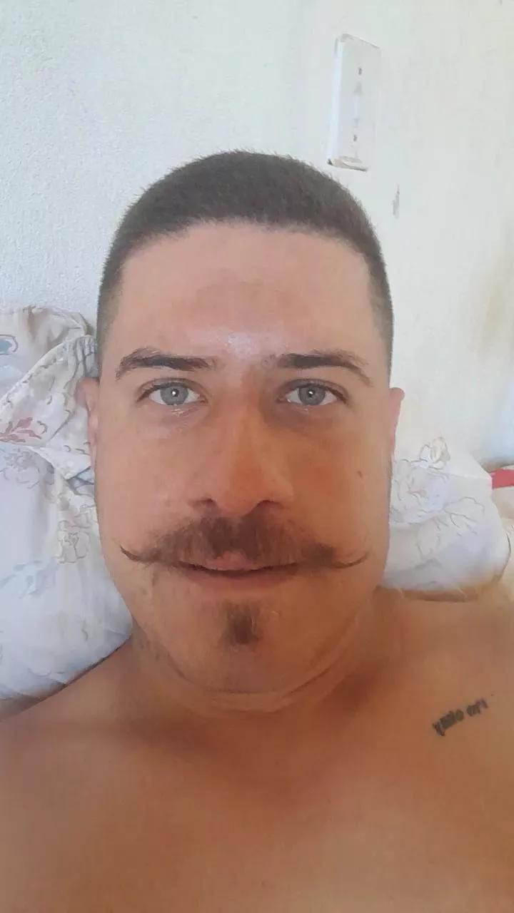 IsraelCastro on Cam4 