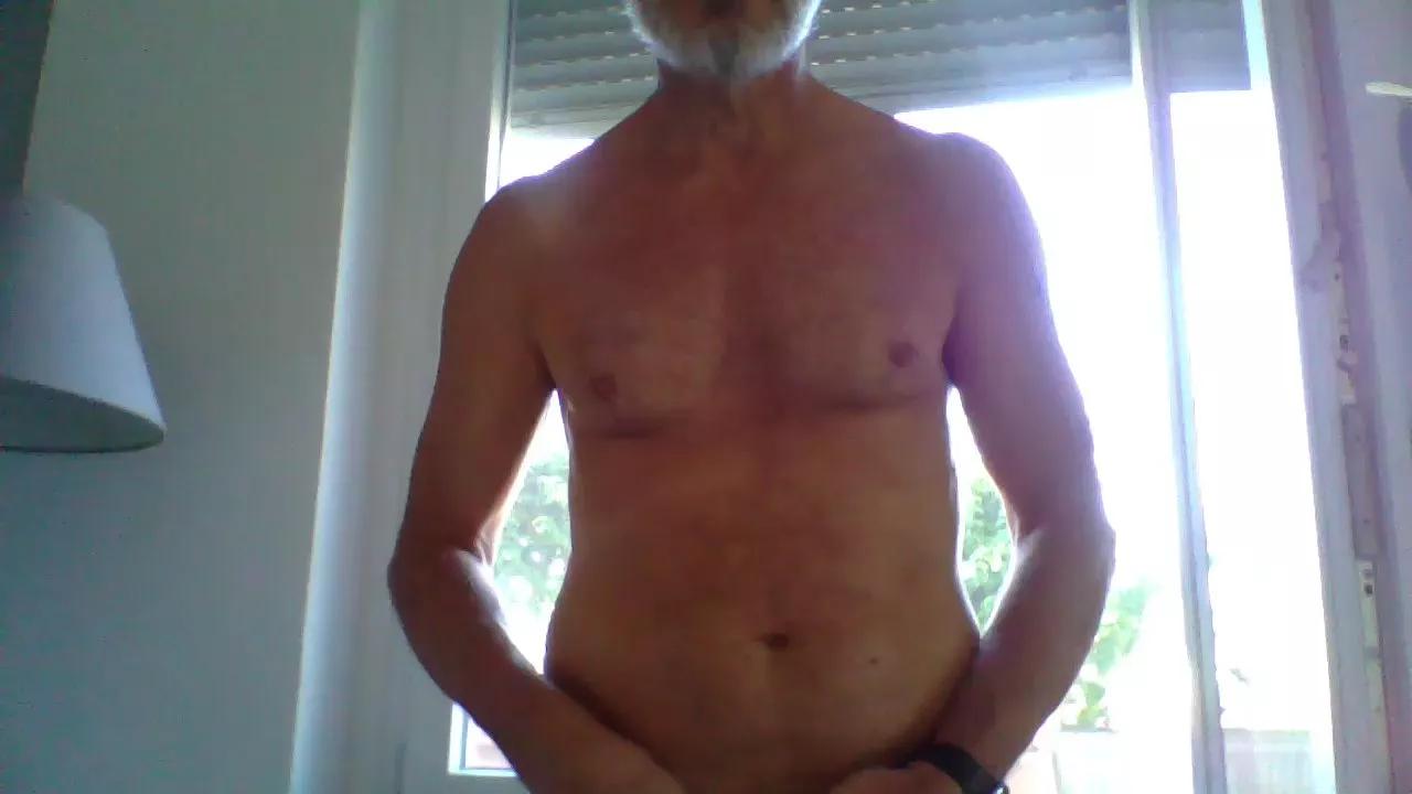 ItalSilverDaddy on Cam4 