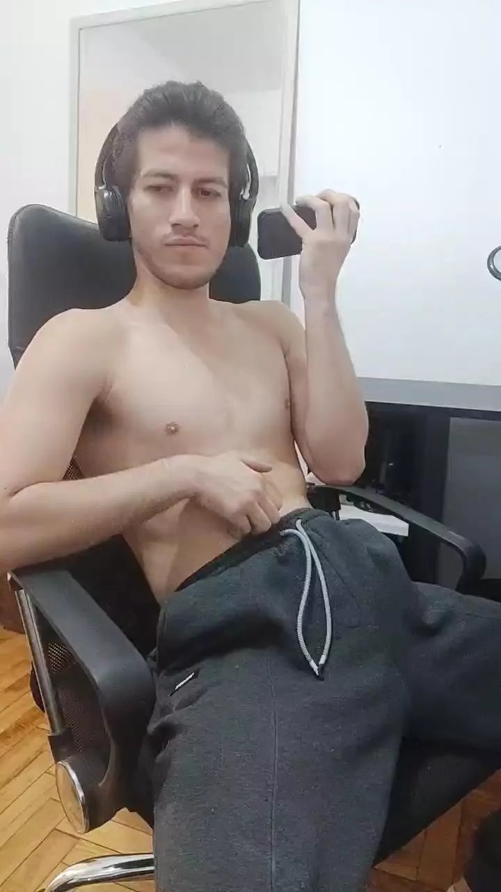 Offline Jchrz on Cam4