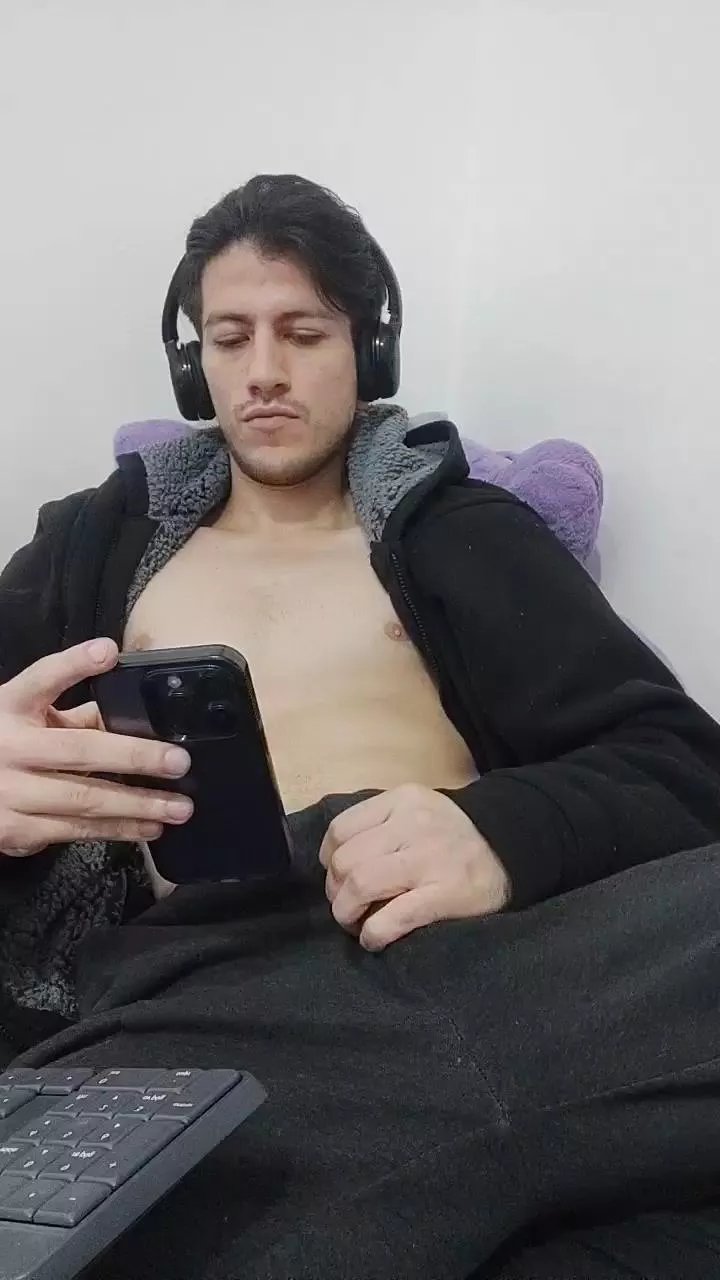 Offline Jchrz on Cam4