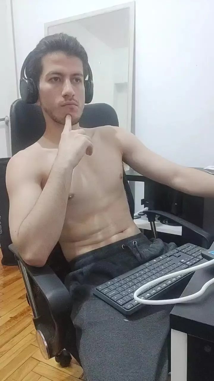 Offline Jchrz on Cam4