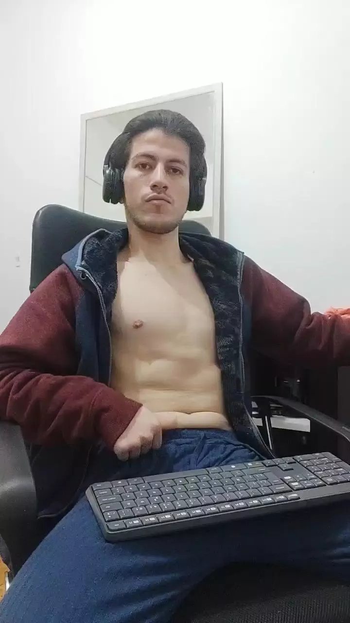 Offline Jchrz on Cam4