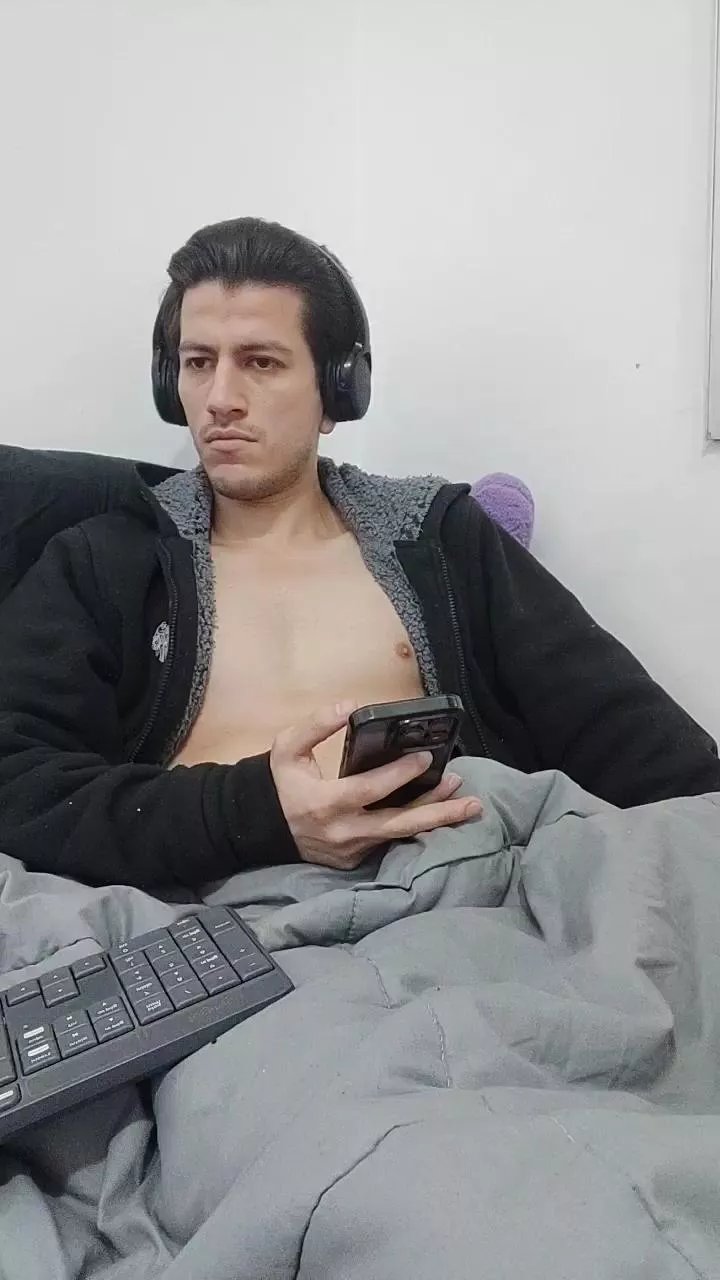 Offline Jchrz on Cam4