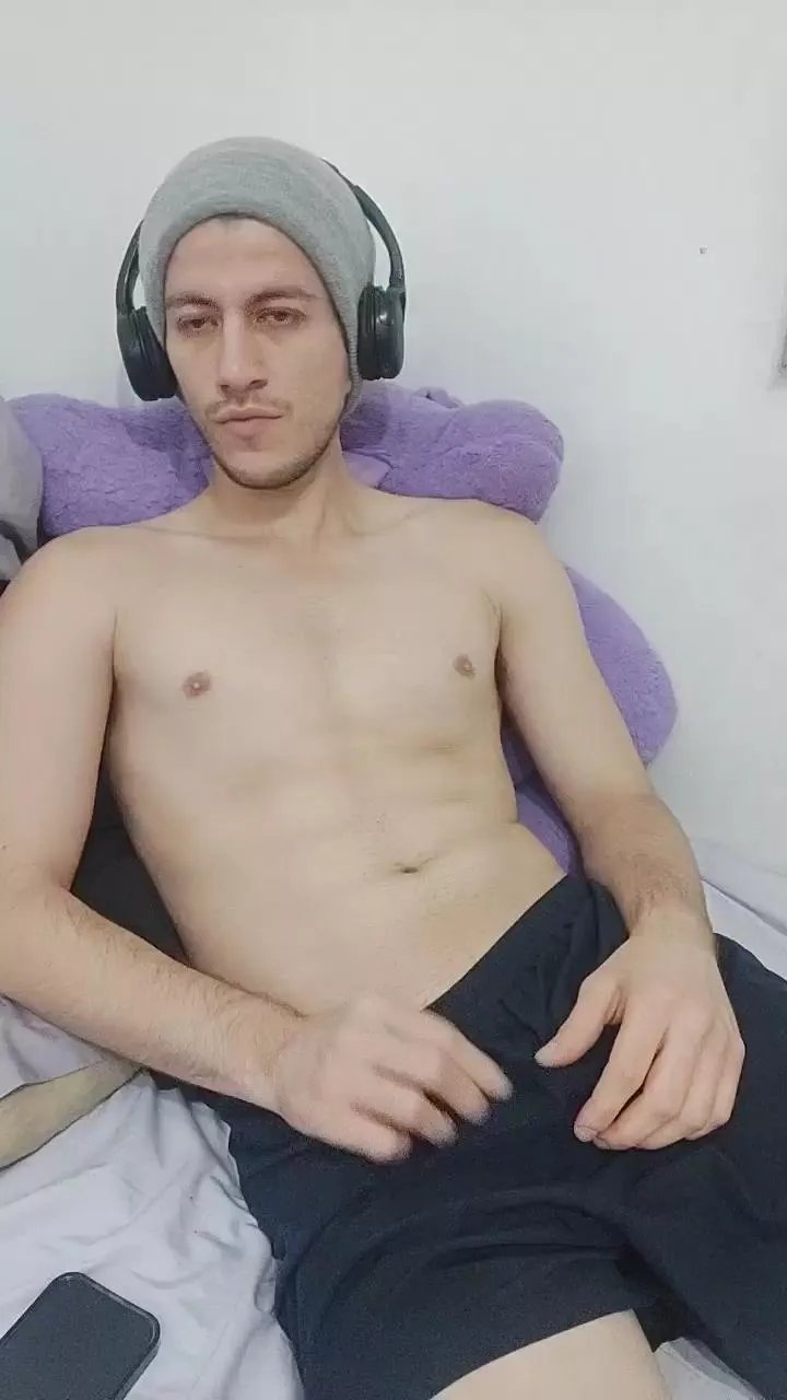 Offline Jchrz on Cam4