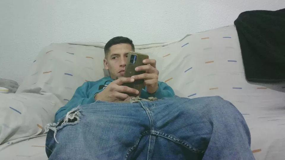 jhonve_hot on Cam4 