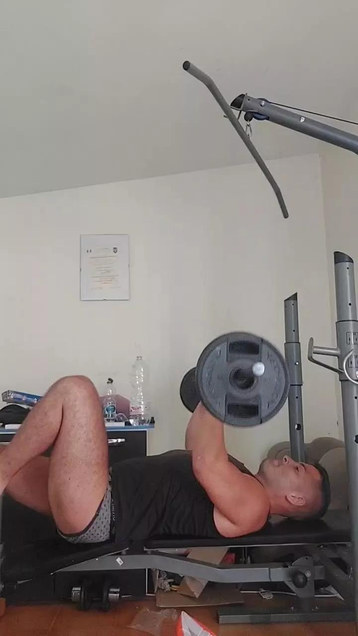 Kingbull1900 on Cam4 
