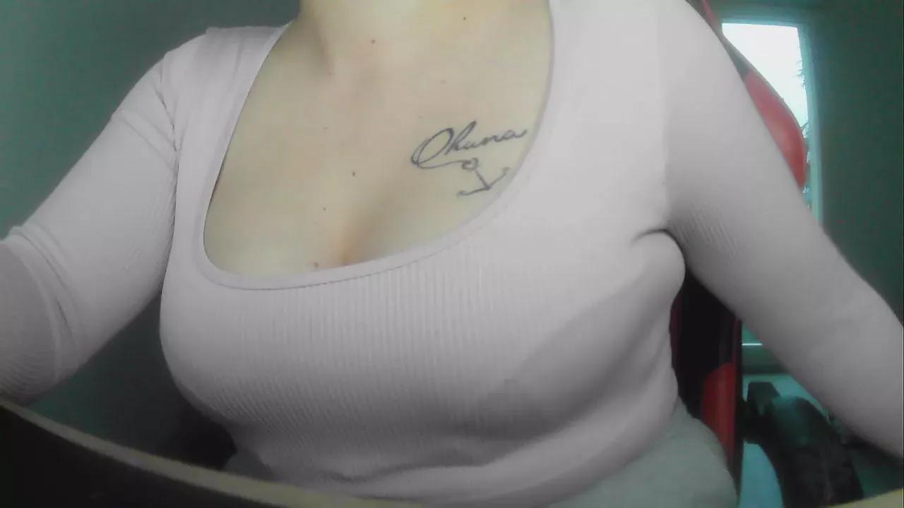 ladyandboy on Cam4 