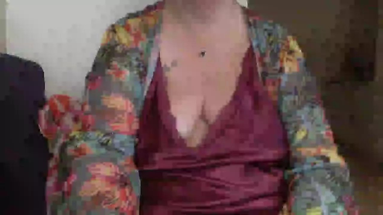 Offline LaReginaNera on Cam4