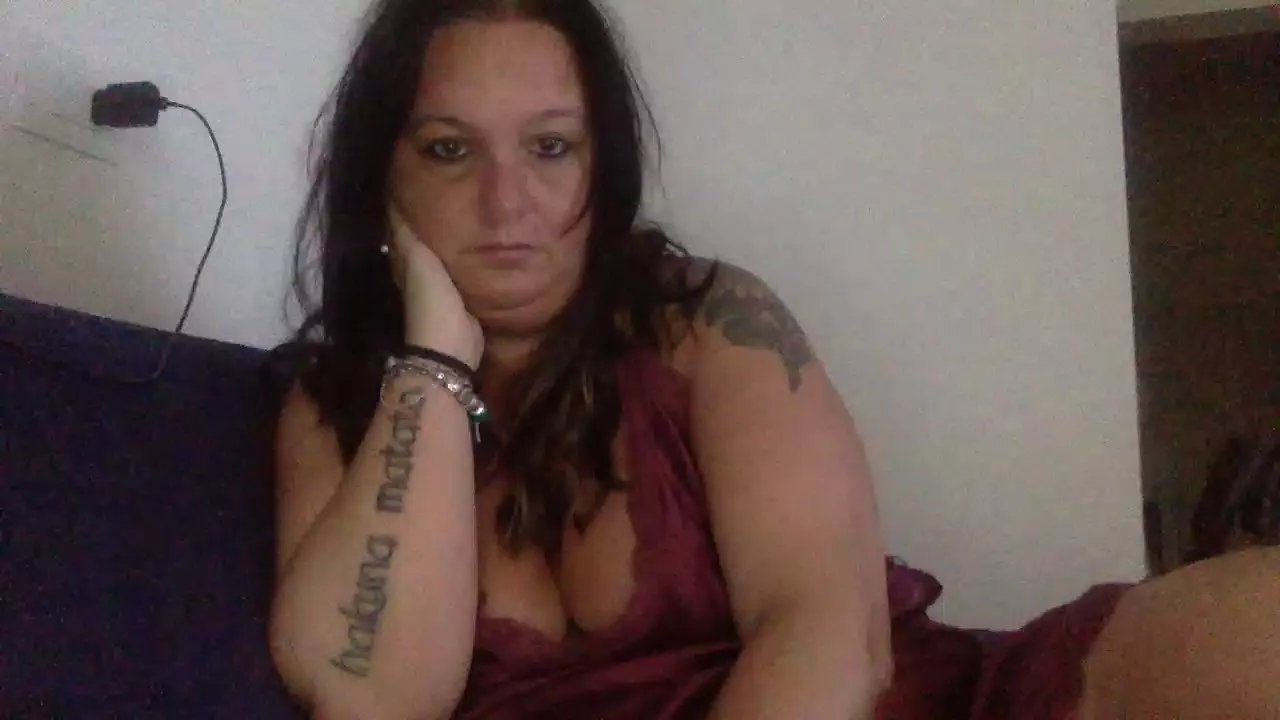 Offline LaReginaNera on Cam4