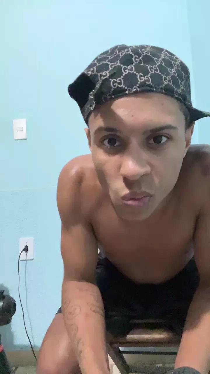 lccarloshot on Cam4 