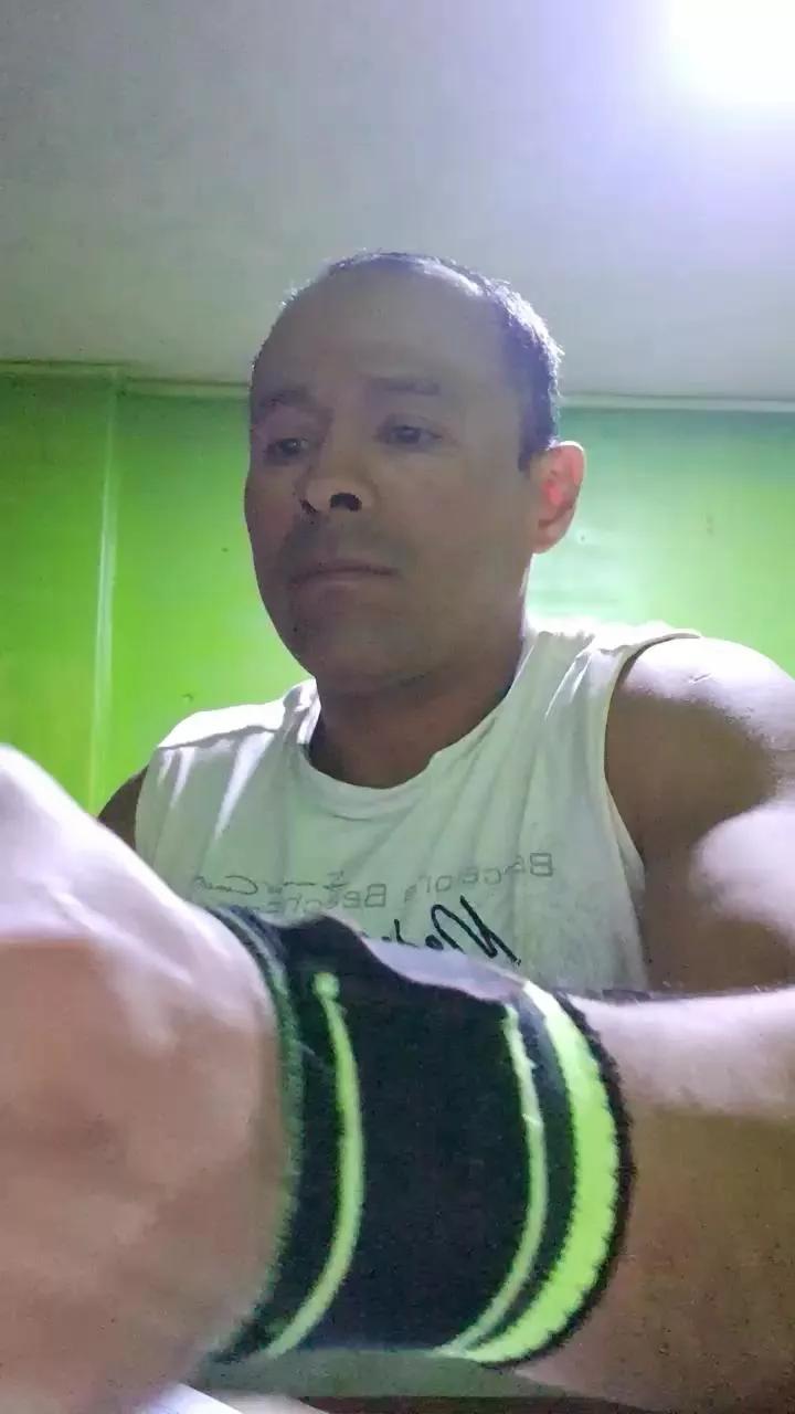 Lobogym39 on Cam4 