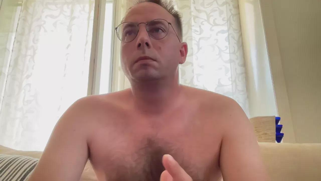 Lucaslave86 on Cam4 