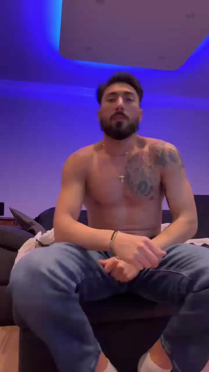 Luis199667 on Cam4 
