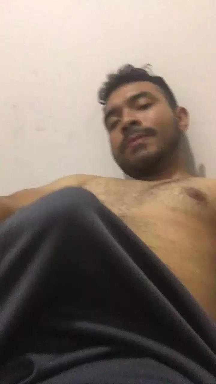 Luisfer98 on Cam4 