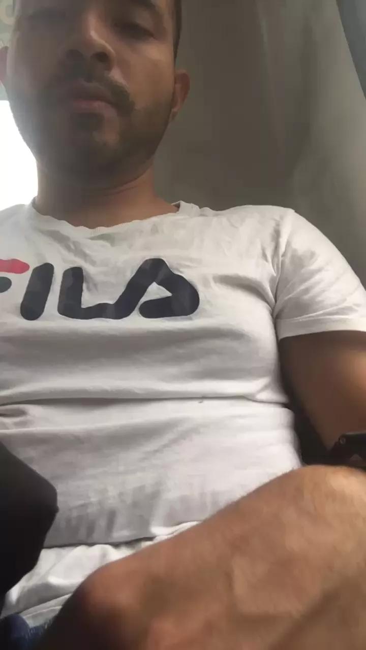 Luisfer98 on Cam4 