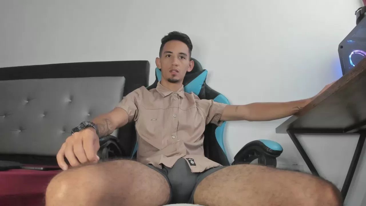 Offline LuisRico30 on Cam4