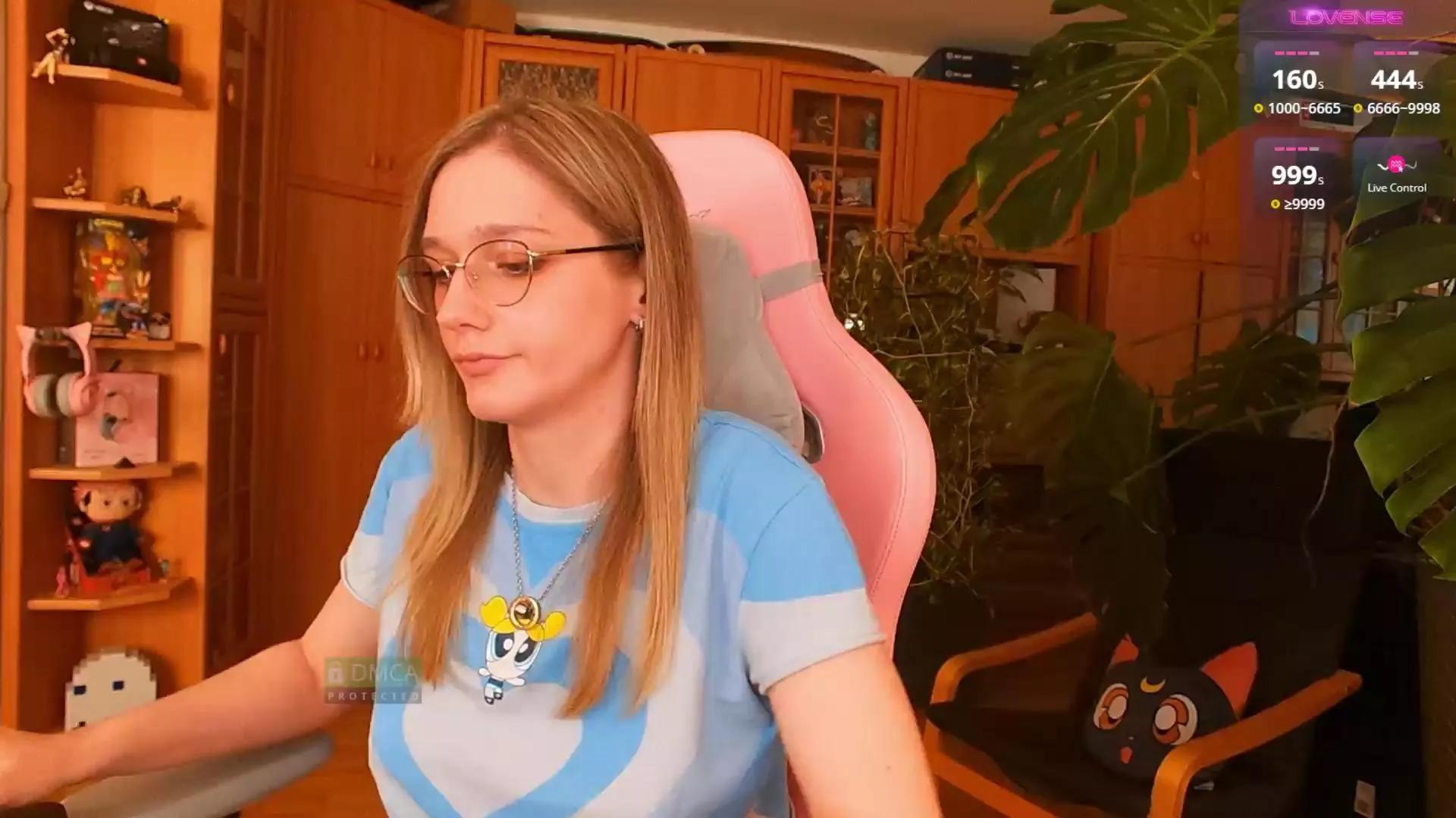 LunaNicole on Cam4 