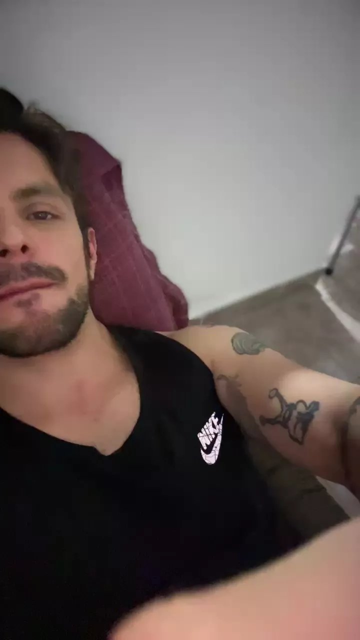 Offline MauriciosPizza on Cam4