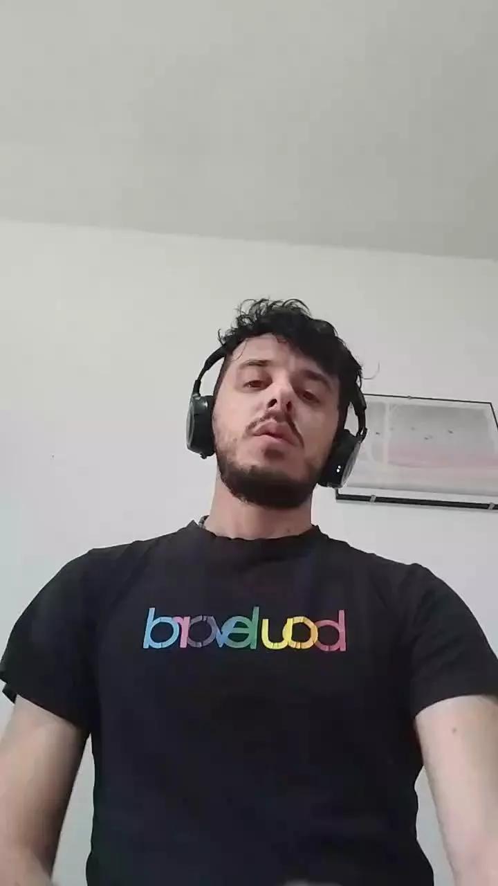 Mew2pup on Cam4 