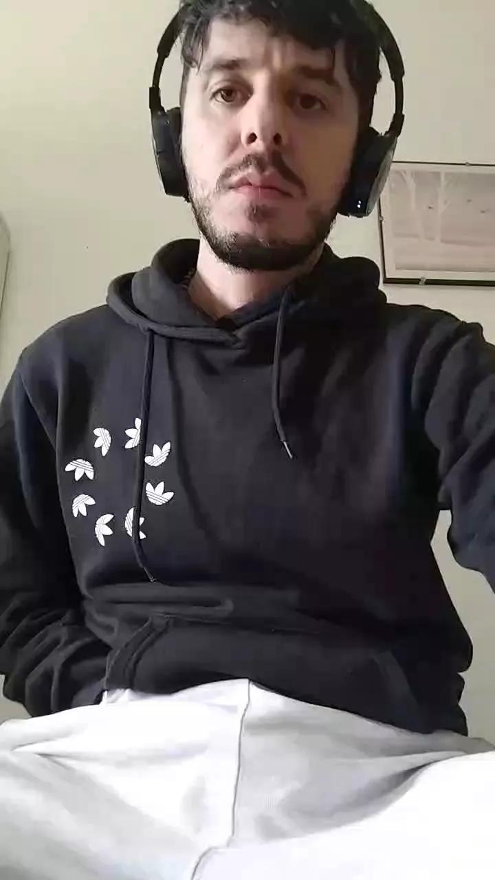 Mew2pup on Cam4 