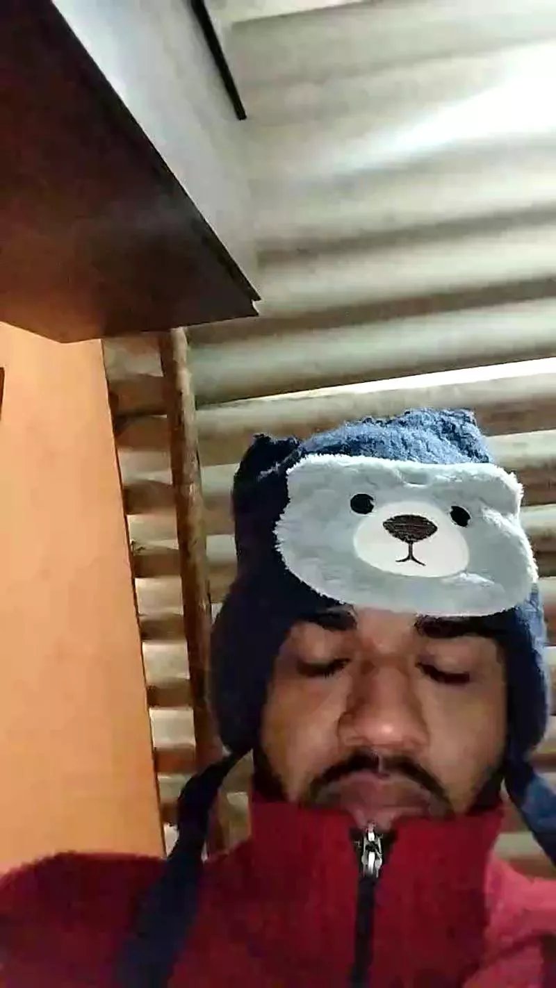 Offline moreno2289 on Cam4