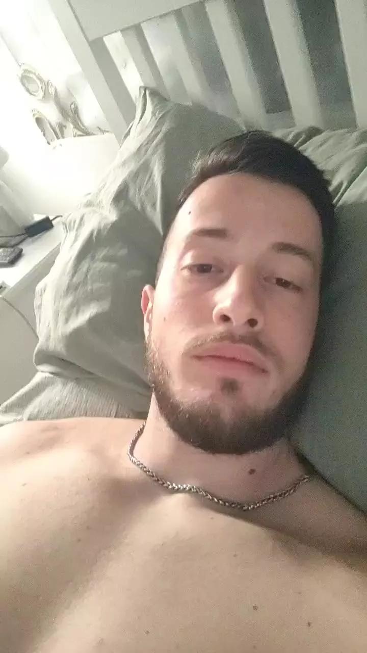 Musclexxl97 on Cam4 