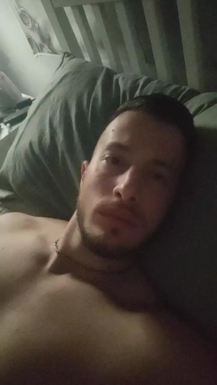 Musclexxl97 on Cam4 