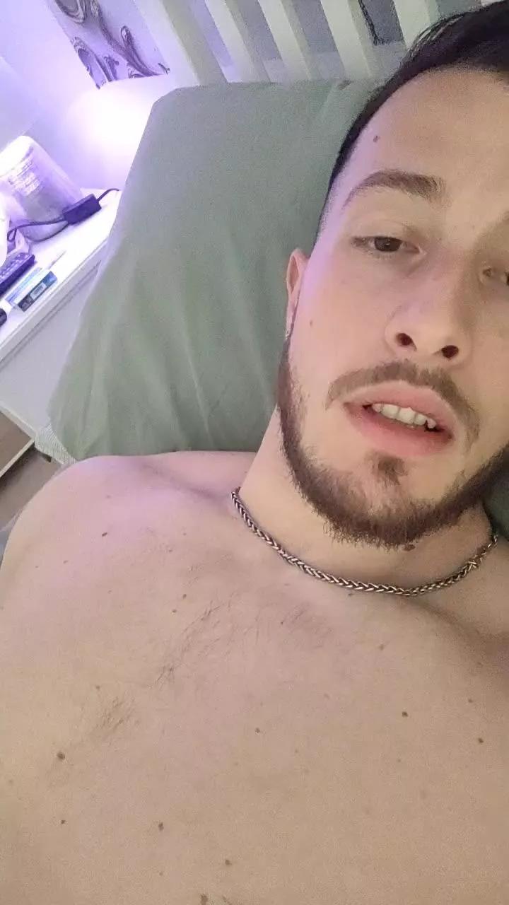 Musclexxl97 on Cam4 