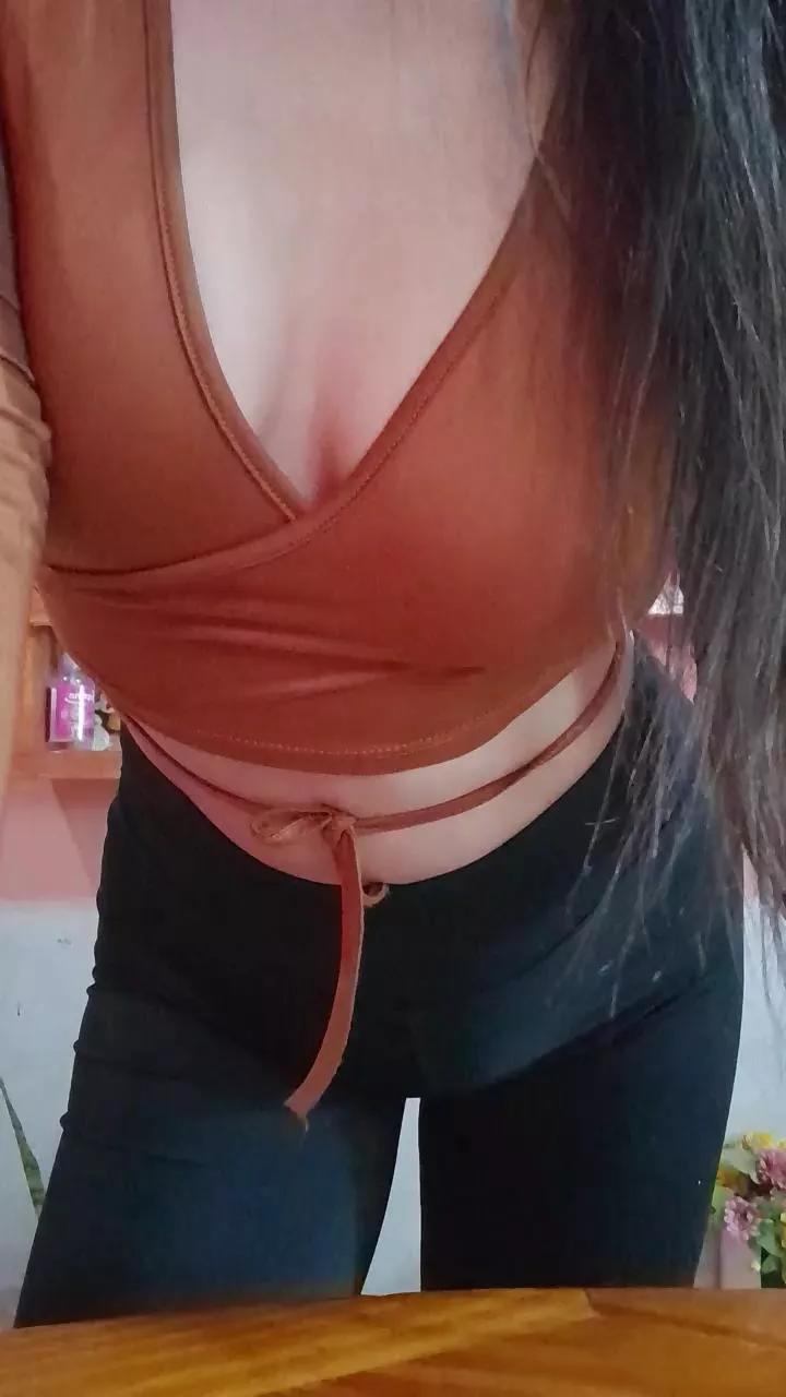 Nella_25 on Cam4 