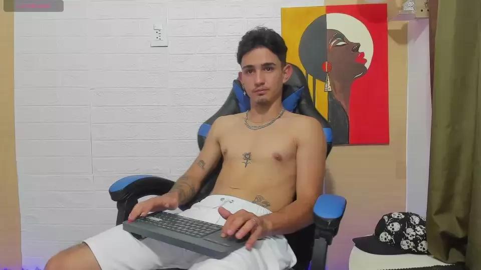 nextboywell1 on Cam4 