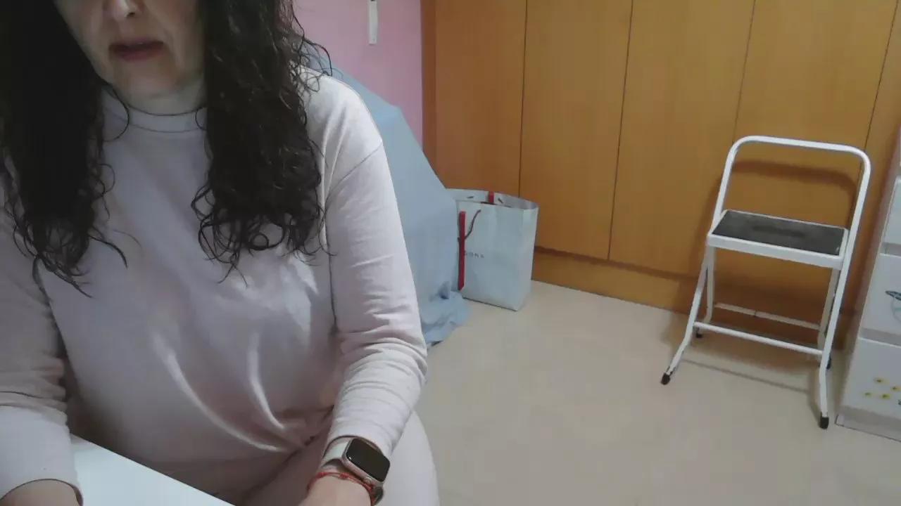 nicole_milf_52 on Cam4 