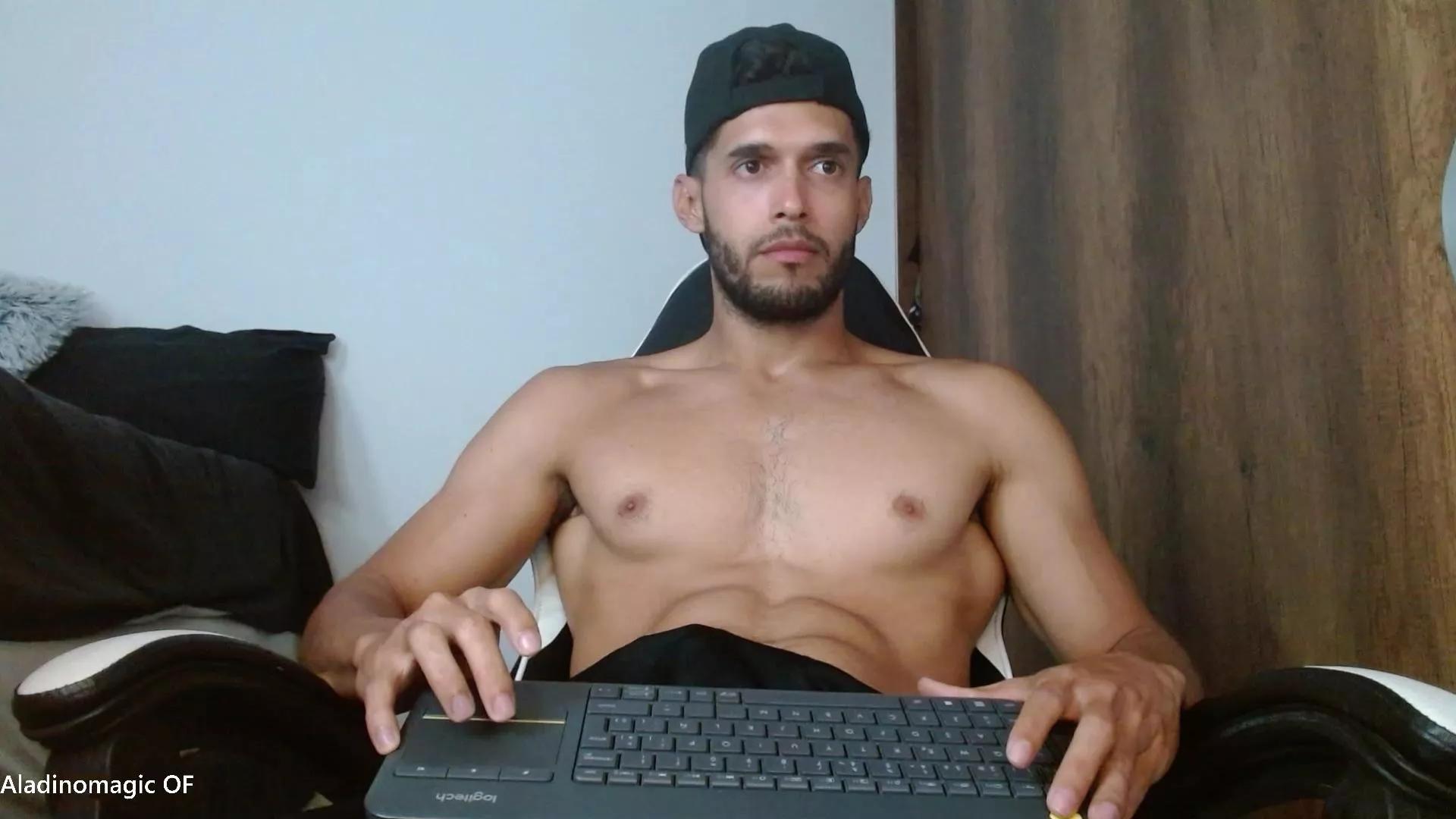noah_jhonsonn on Cam4 