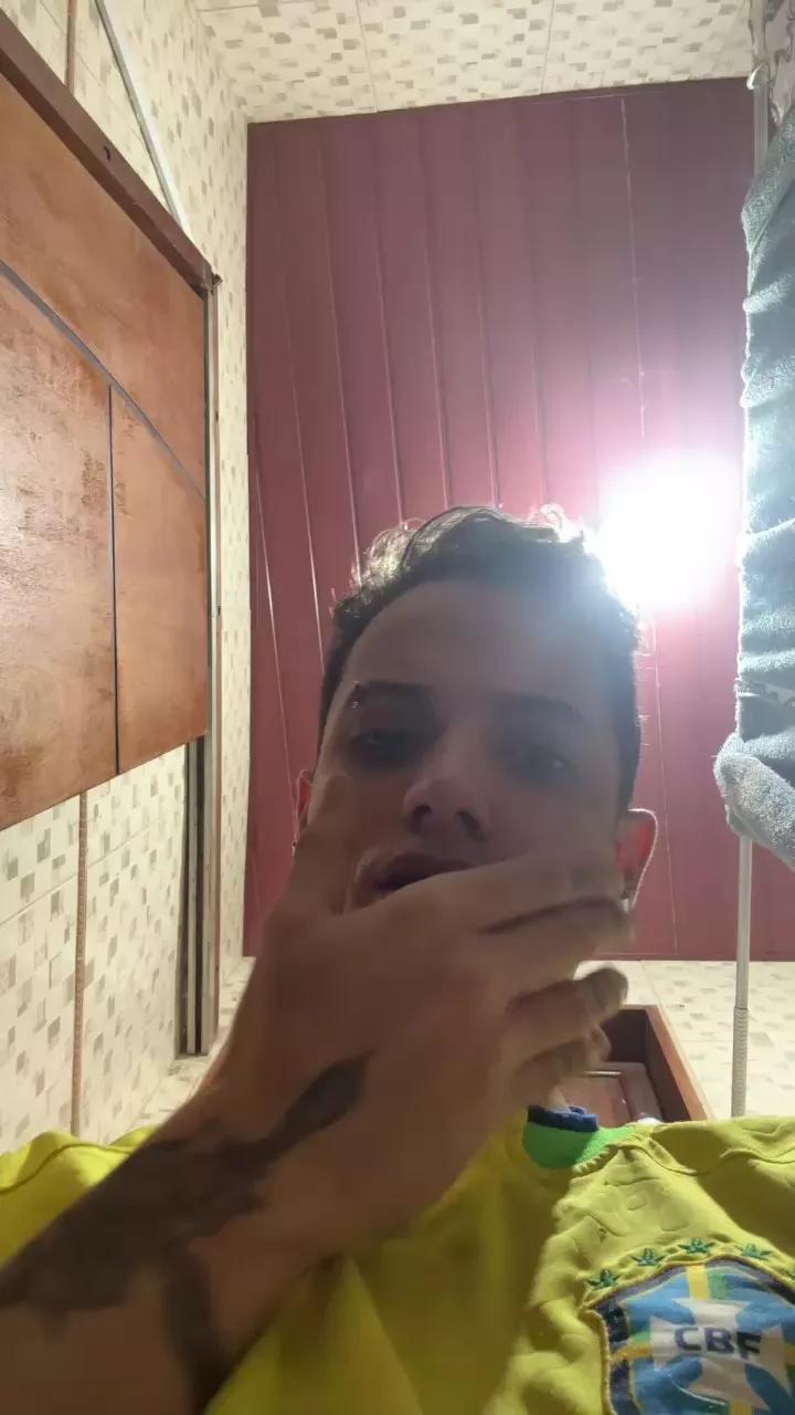 Novinhodot20_ on Cam4 