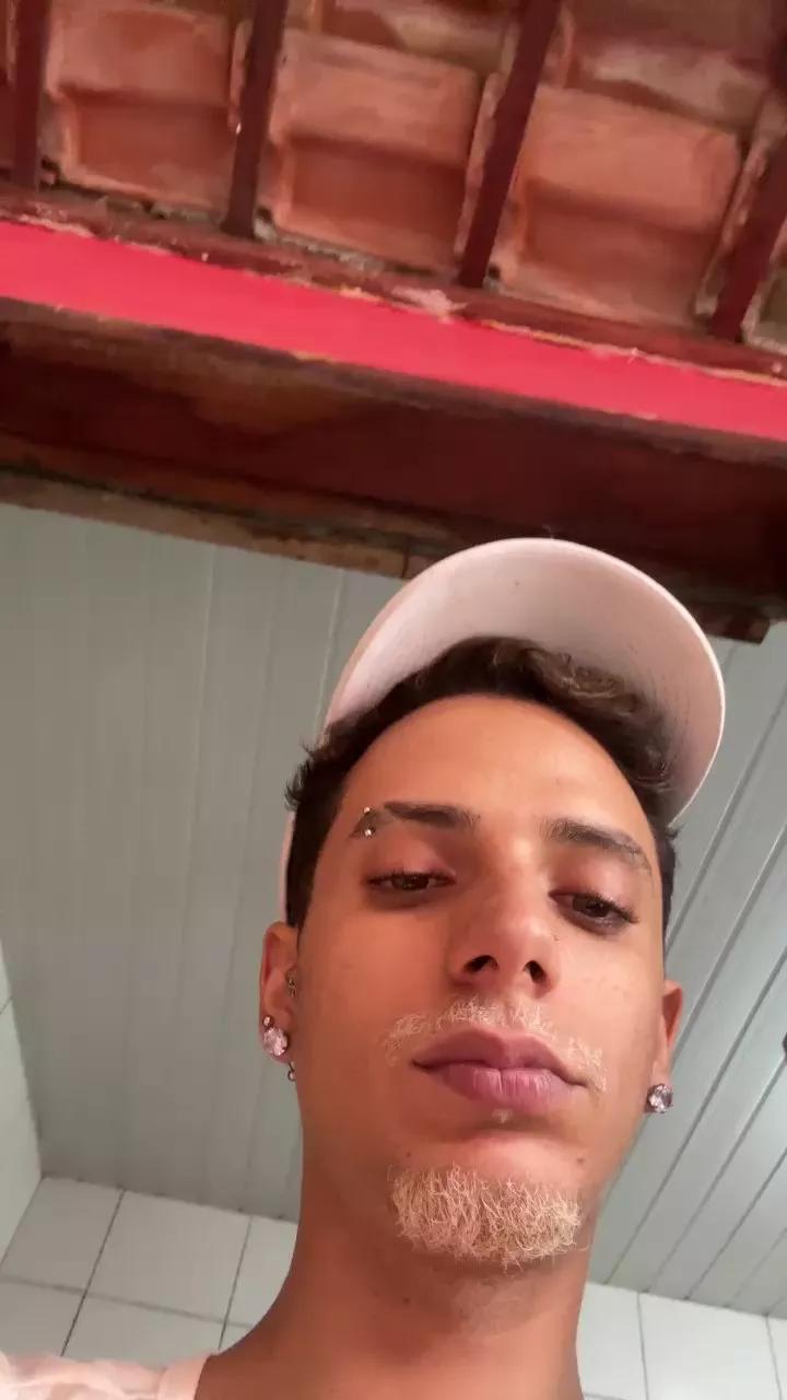 Novinhodot20_ on Cam4 