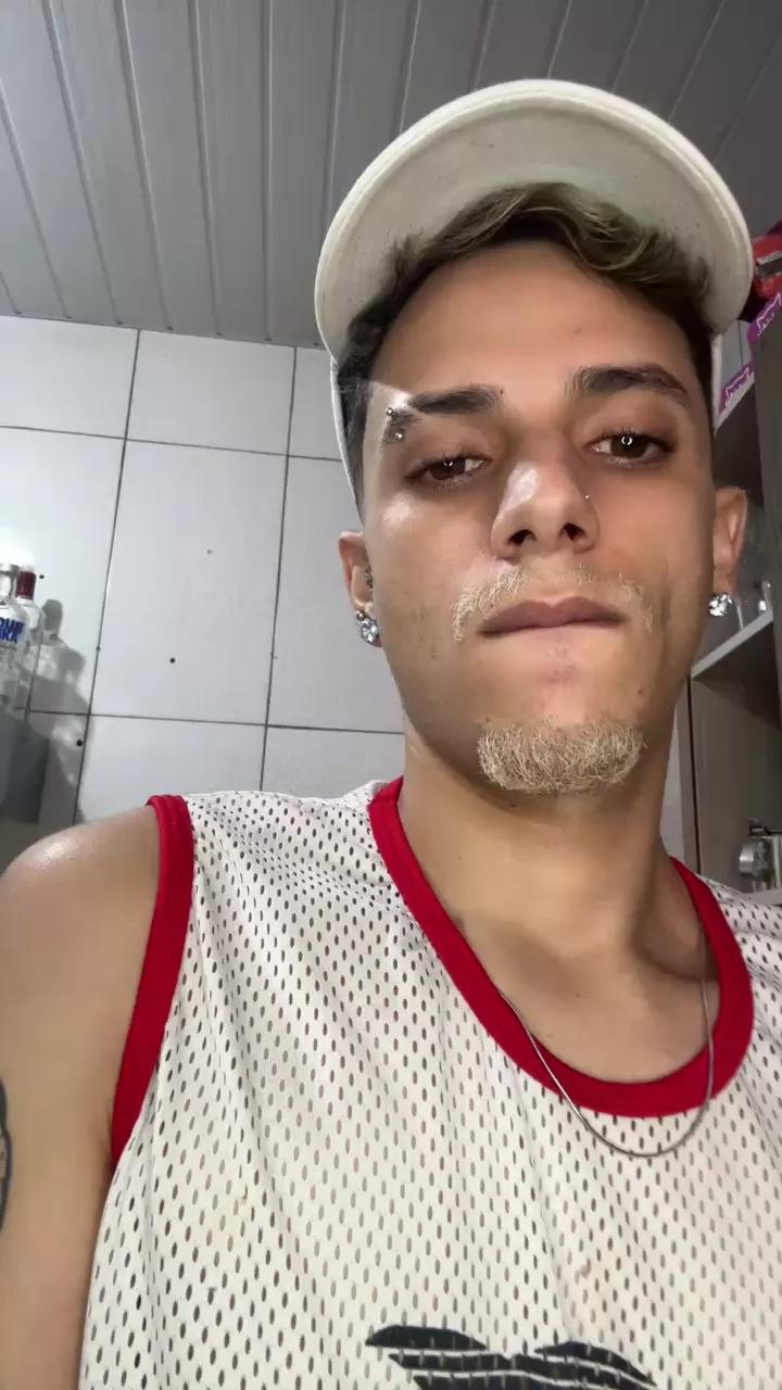 Novinhodot20_ on Cam4 