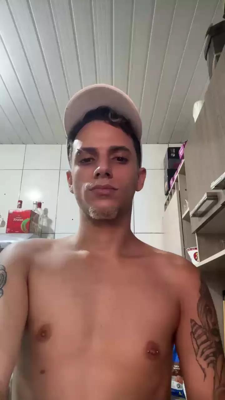 Novinhodot20_ on Cam4 