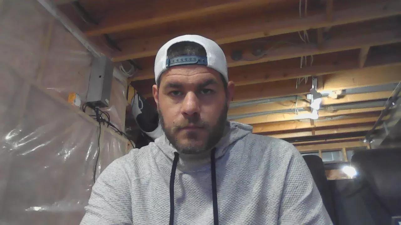 OneBallBob on Cam4 