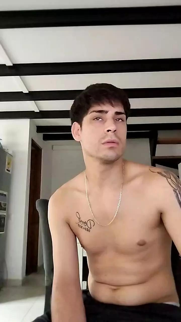 Pabloxx24 on Cam4 
