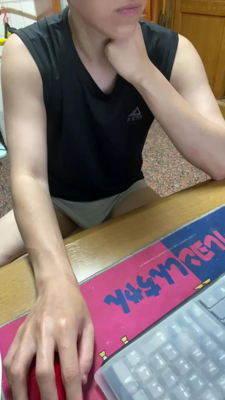 qaz3021 on Cam4 
