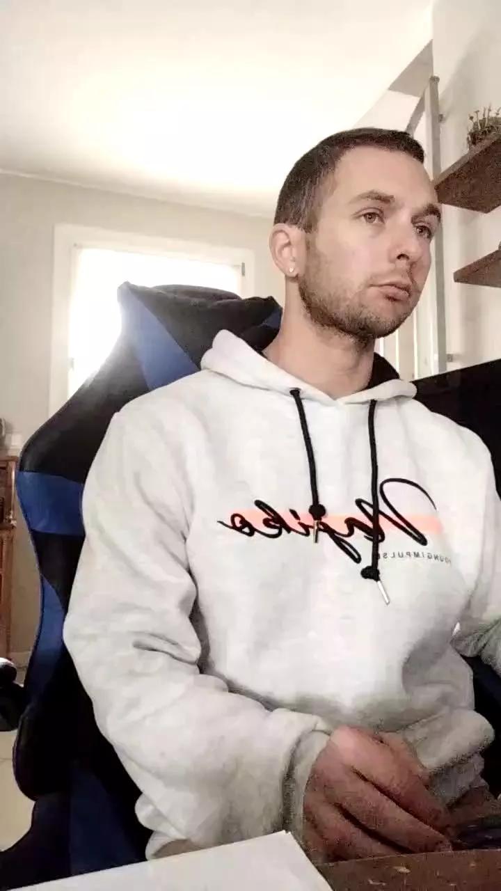 riccardoyeah on Cam4 