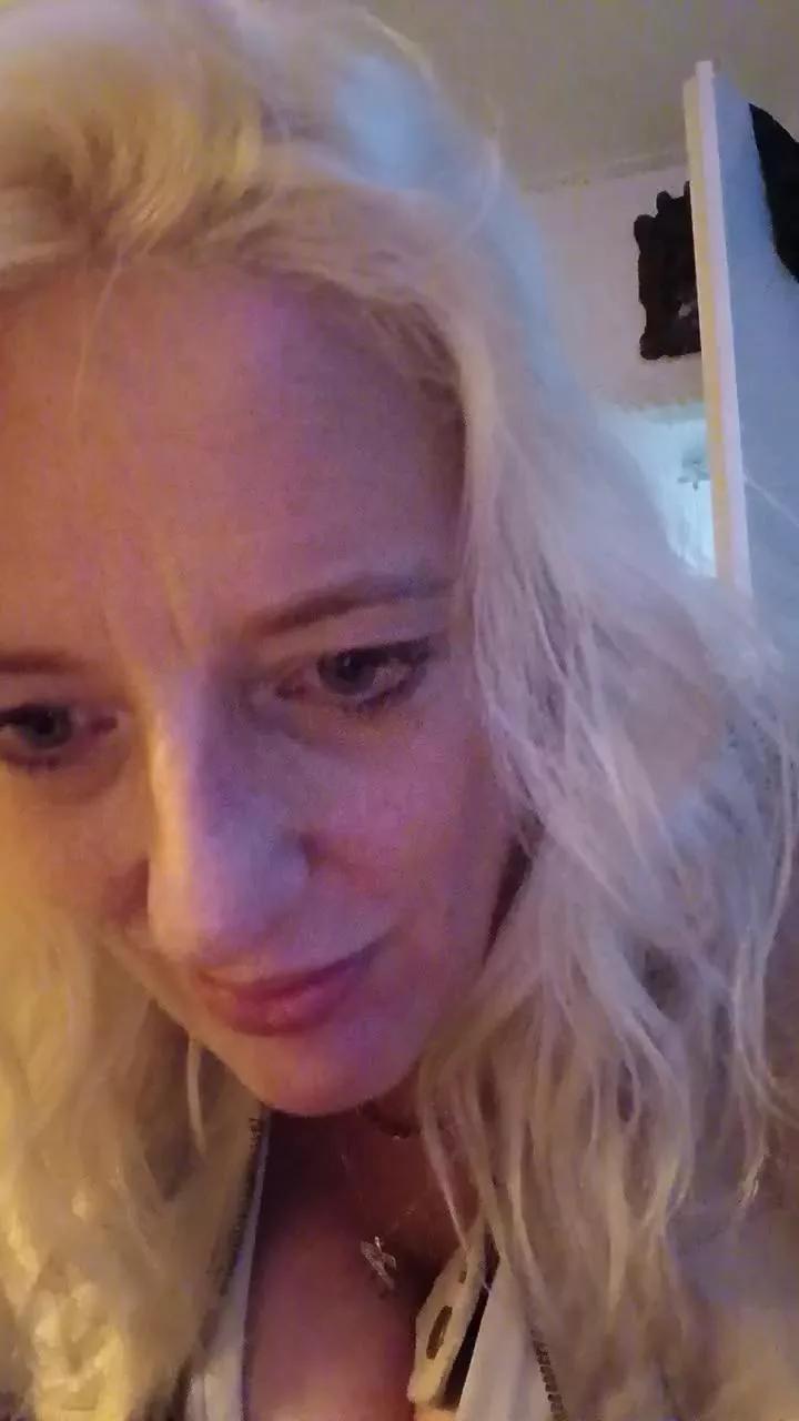 Sexy_meid1 on Cam4 