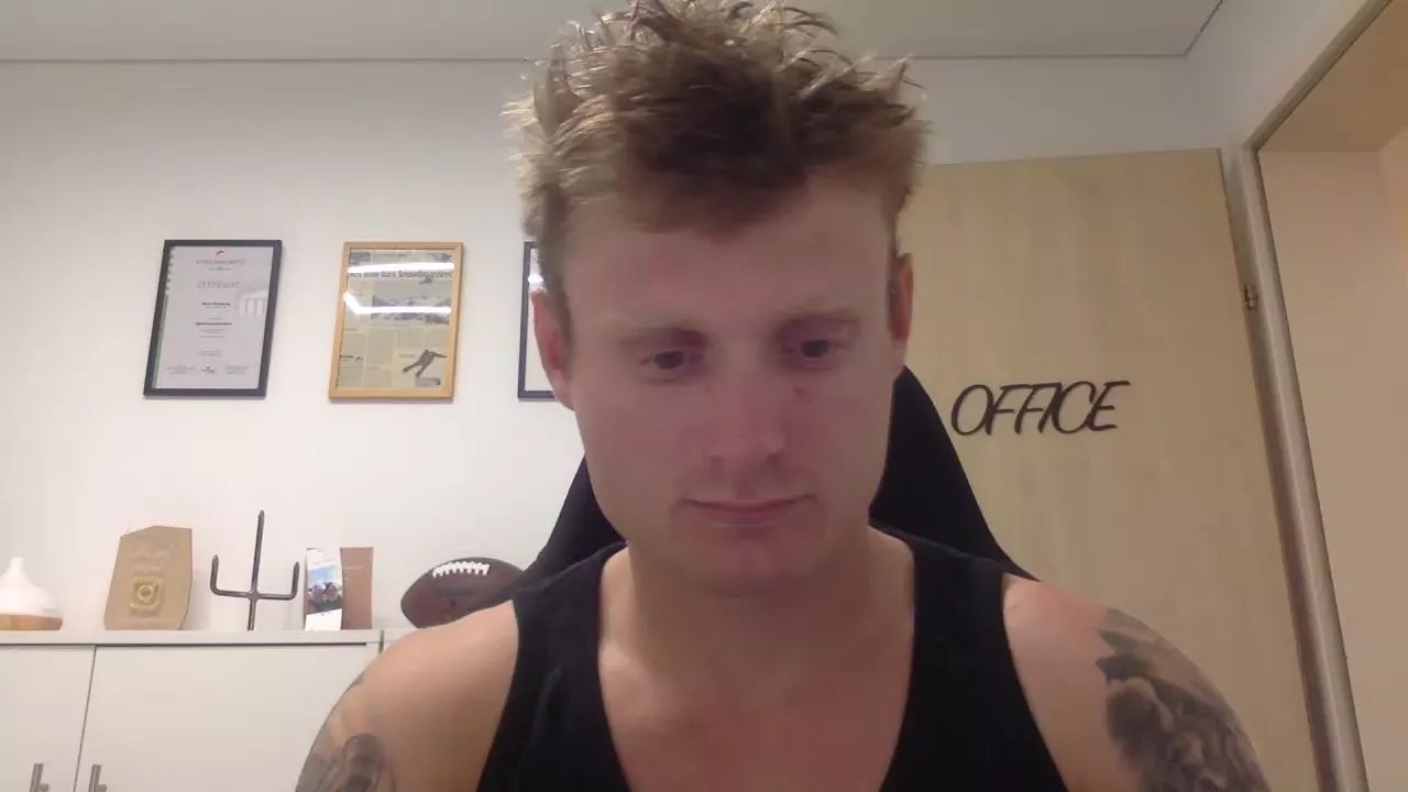 Offline Sexyfreak1994 on Cam4