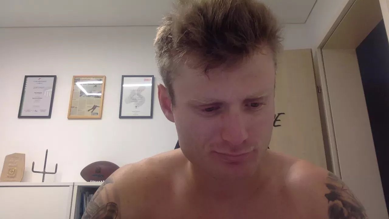 Offline Sexyfreak1994 on Cam4