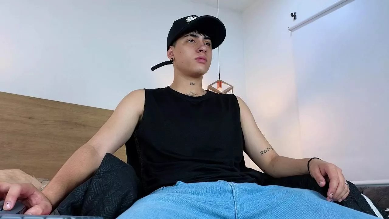 Offline StivenBenet on Cam4