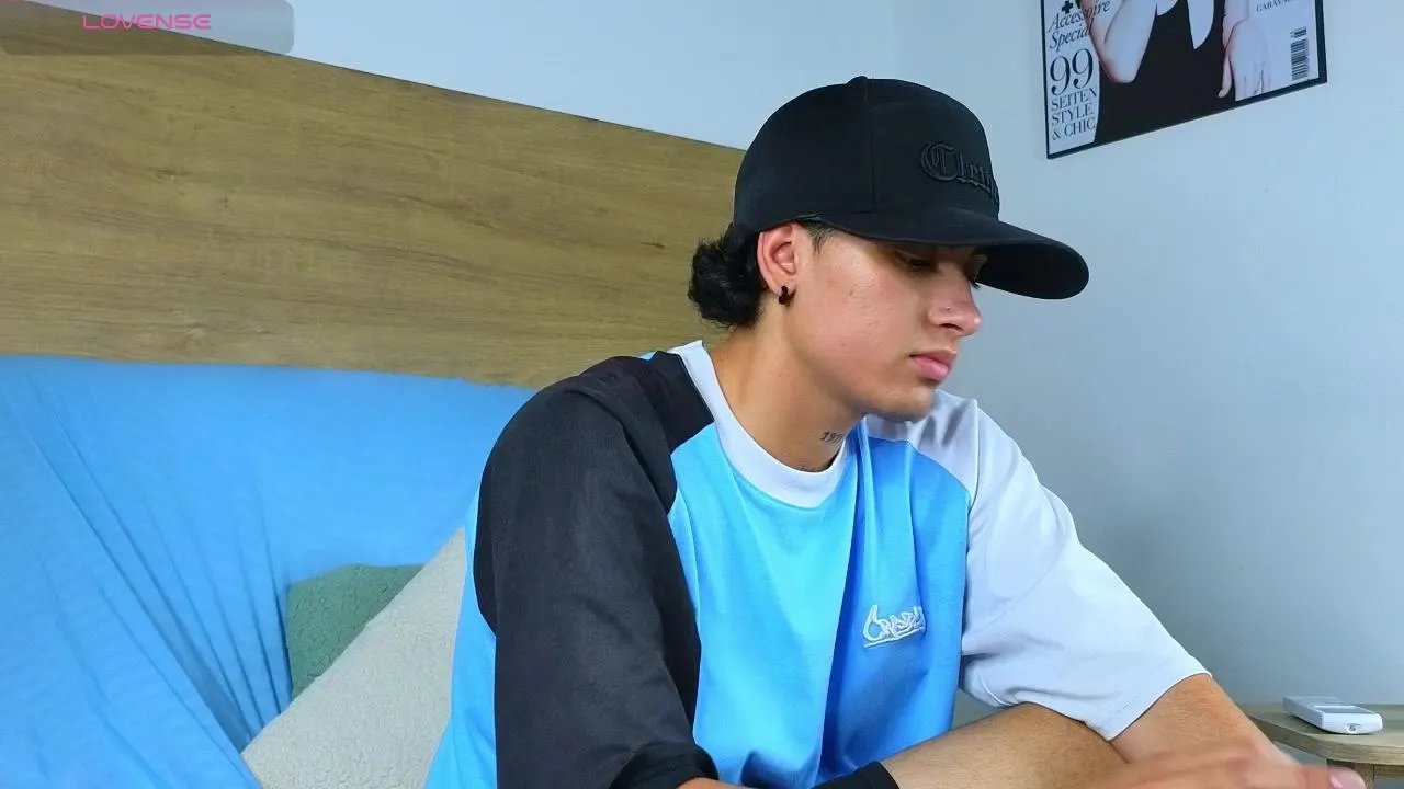 Offline StivenBenet on Cam4