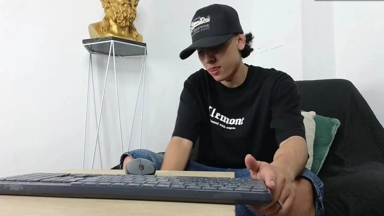 Offline StivenBenet on Cam4