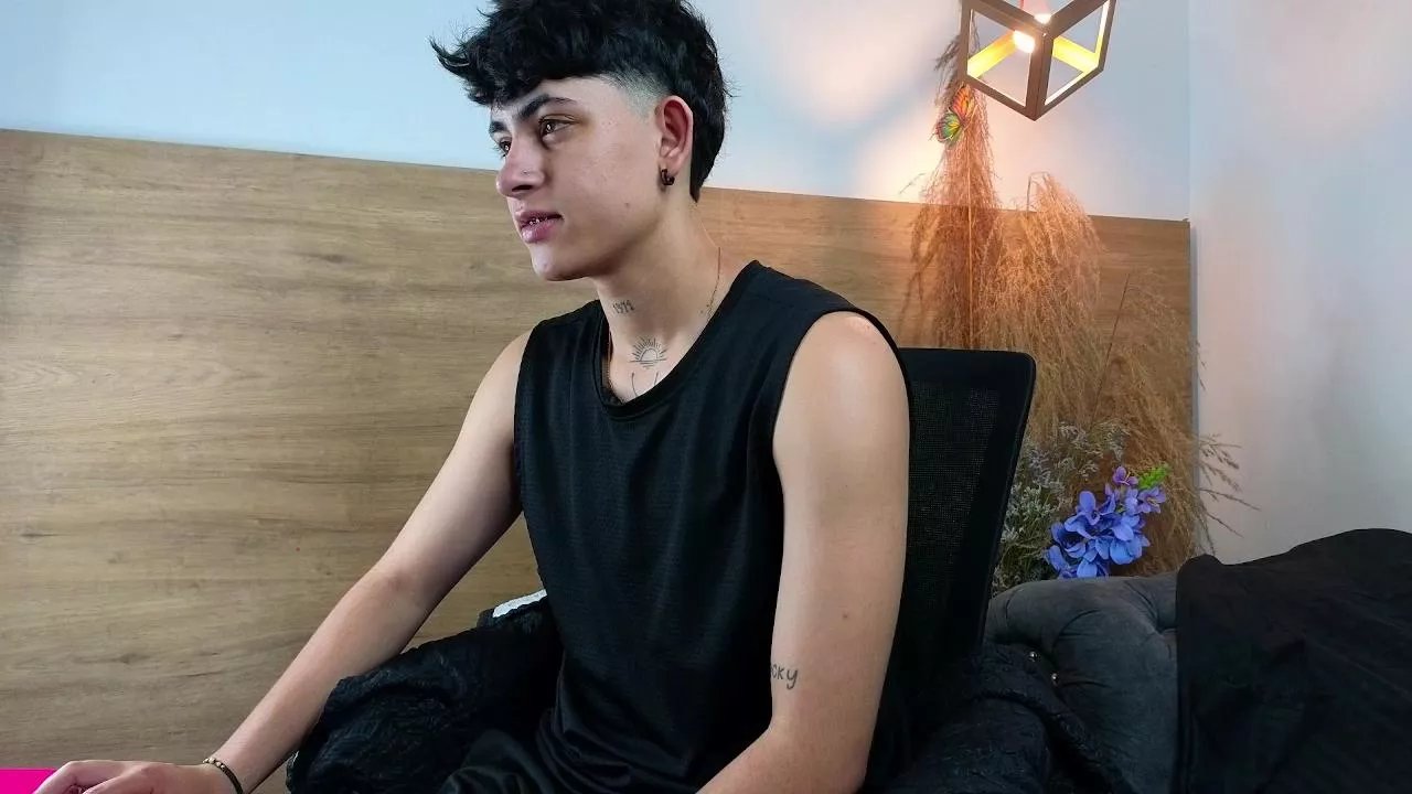 Offline StivenBenet on Cam4