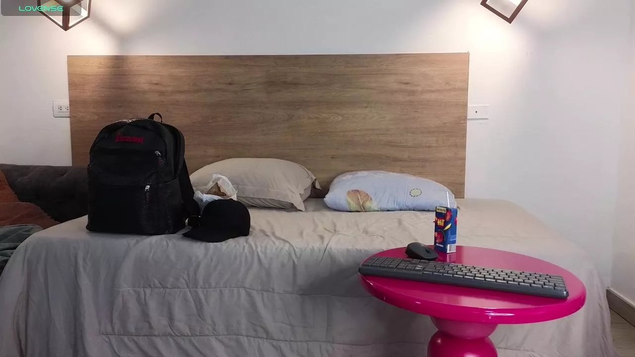 Offline StivenBenet on Cam4