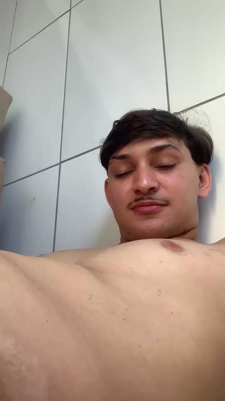 Surfista244 on Cam4 
