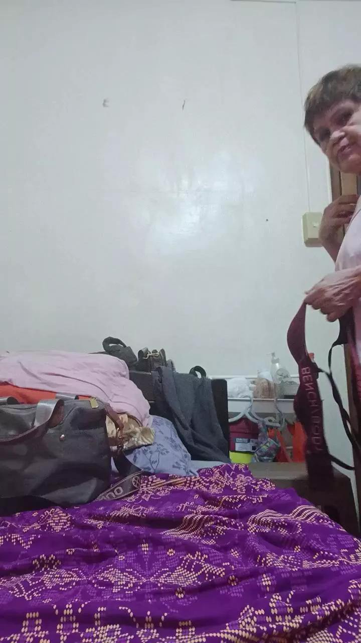tastegranny on Cam4 